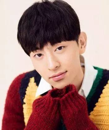 金晨鄧倫最新動態,聚焦二人世界,各方觀點熱議