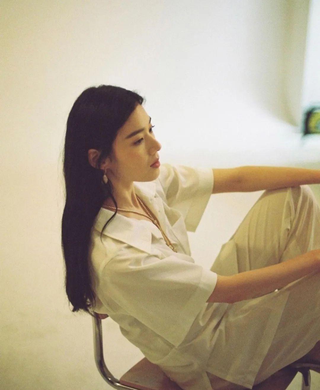 早期韓劇男演員與科技新風尚的融合，領略未來生活體驗，科技魅力盡顯風采！