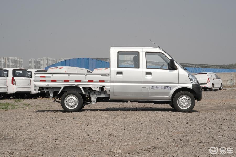 五菱榮光小卡新款車型圖,小巷中的隱藏之寶亮相!