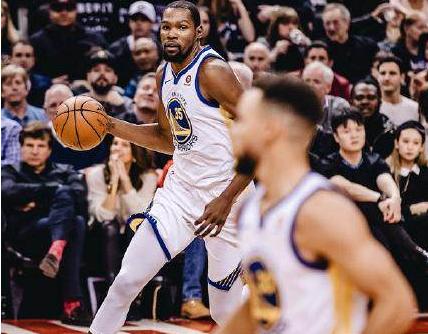 騎士勇士對決，熱血沸騰的賽場瞬間，精彩對決不容錯過！