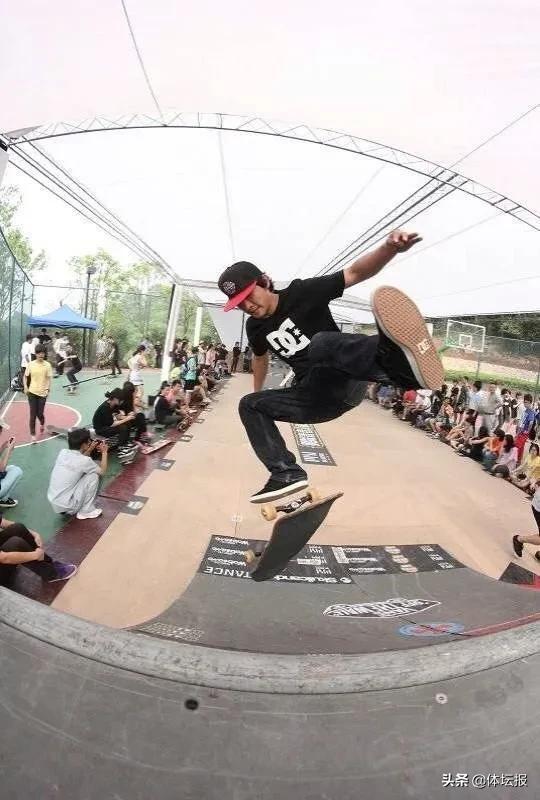 全運會滑板比賽視頻,小巷風云與特色小店的滑板激情之旅