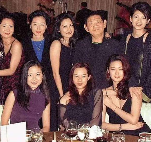 中國香港女明星,自信之光,展現變化之力