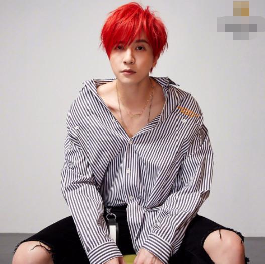 音樂才子薛之謙的魅力瞬間，最新寫真集結