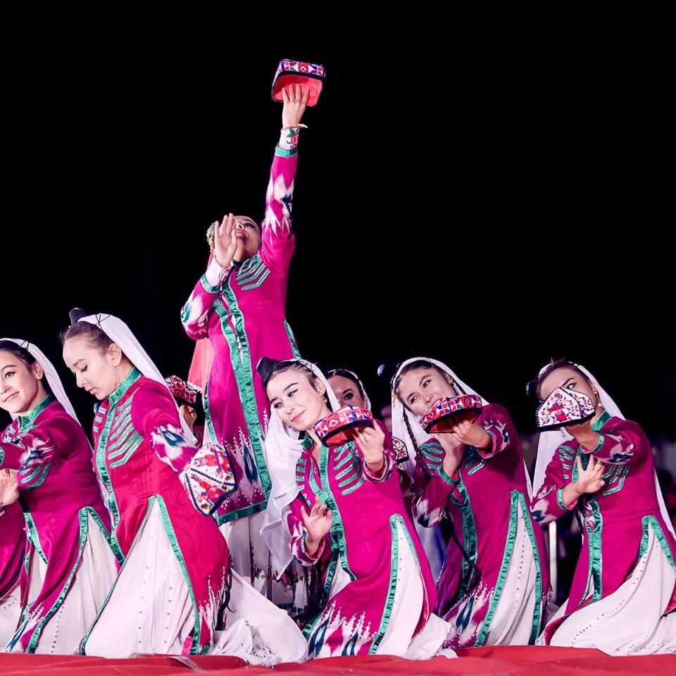 維吾爾族舞蹈新編,小巷深處的魅力舞動