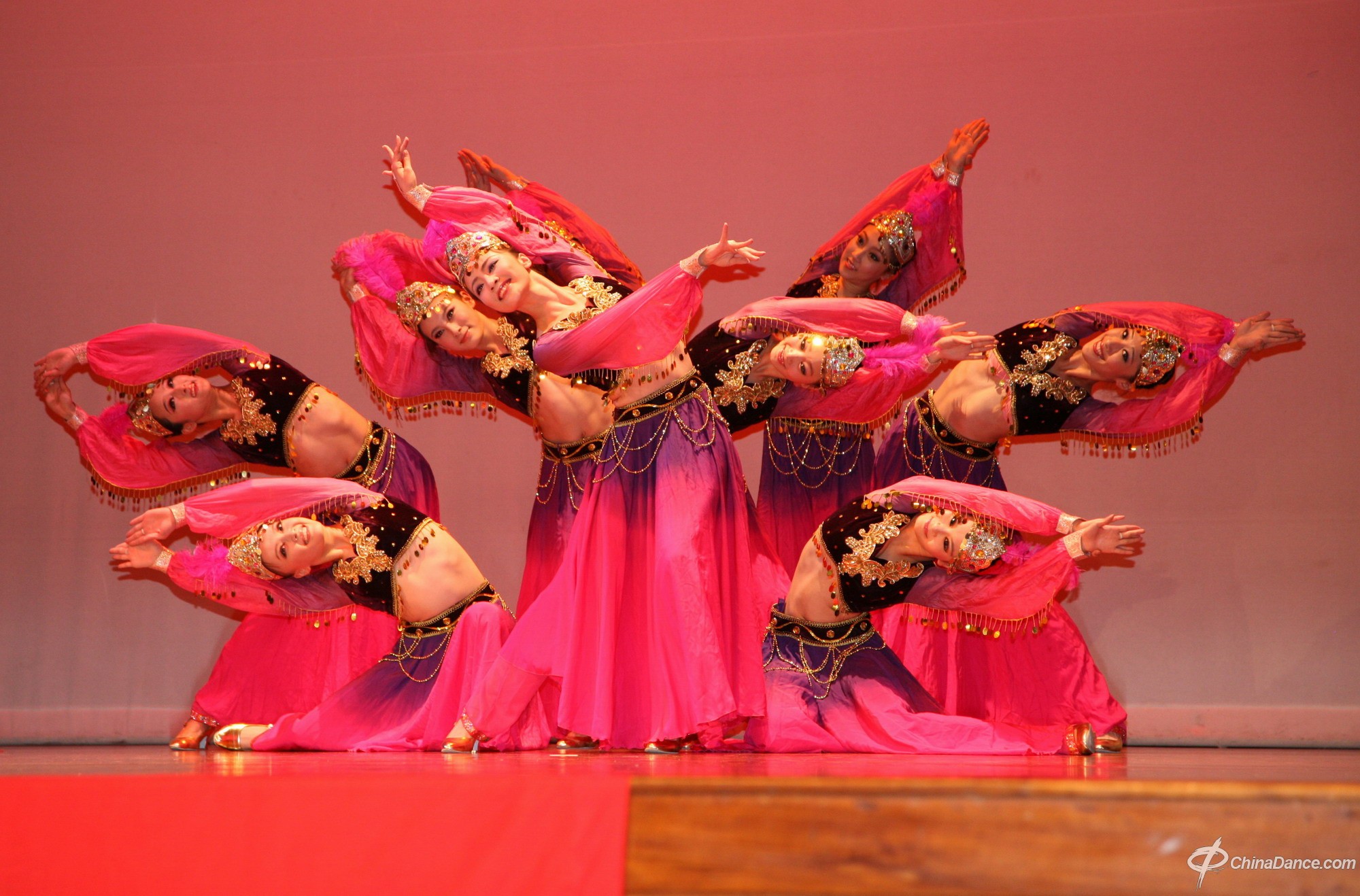 維吾爾族舞蹈新編,小巷深處的魅力舞動