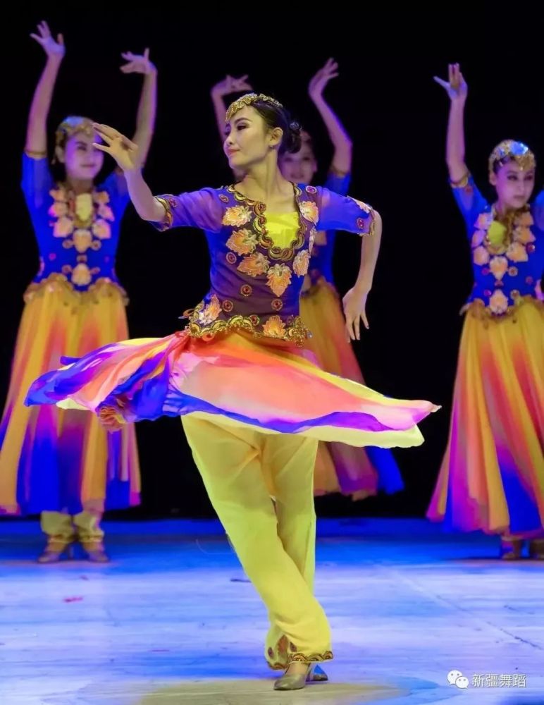 維吾爾族舞蹈新編,小巷深處的魅力舞動