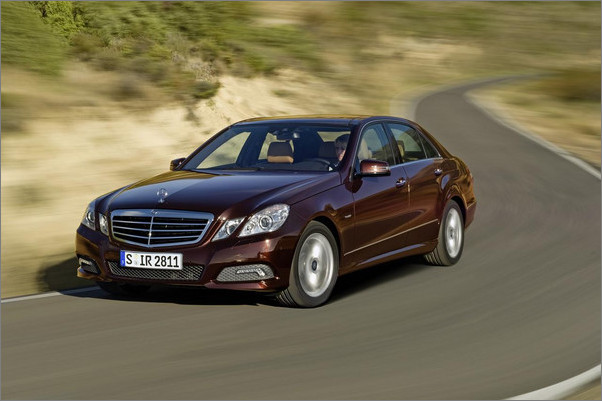 全新奔馳轎車，時代精英的優選座駕