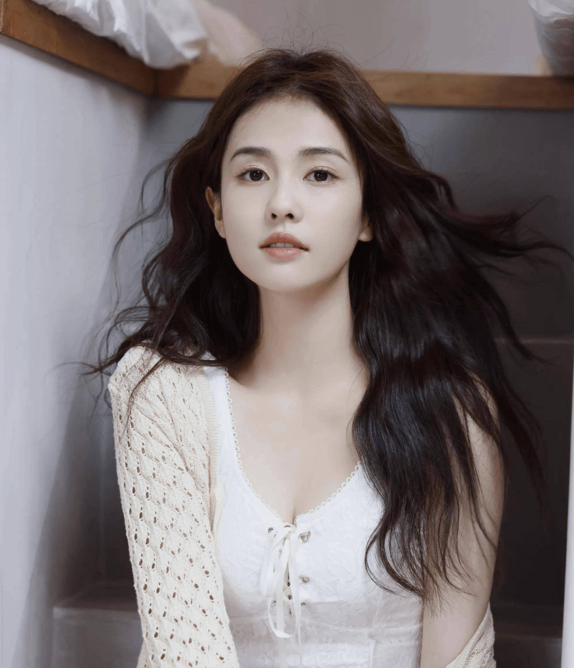 新晉女明星,舞臺到熒屏的蛻變之路——自信與成就感的彰顯