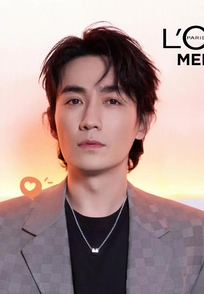 酷男演員的繁華背后，小巷奇緣與獨特寶藏之旅