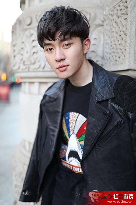 酷男演員的繁華背后,小巷奇緣與獨特寶藏之旅