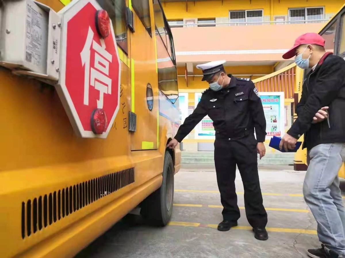 東莞交警最新動態(tài)揭秘，巷弄間的秘密小店大揭秘！