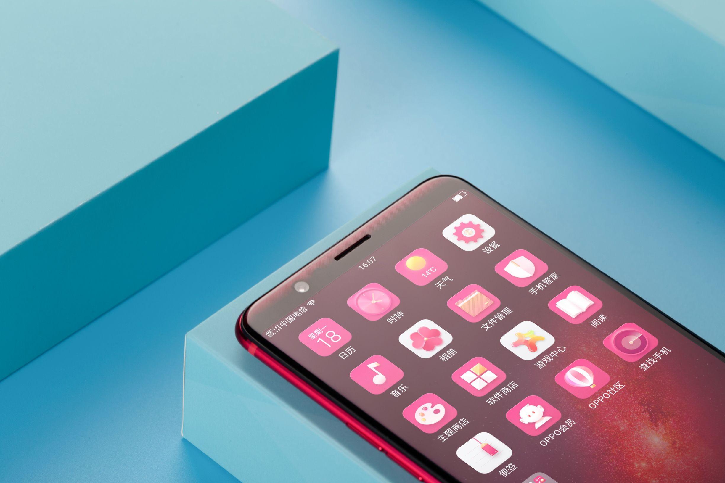OPPO最新紅色版,愛的色彩,點亮生活的每一刻