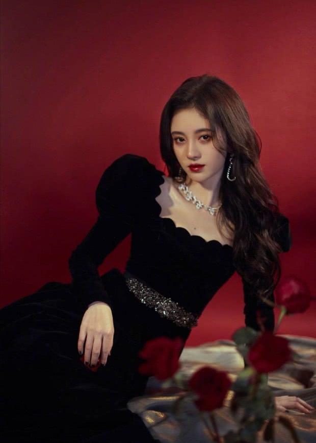 巷弄深處的秘密時(shí)尚殿堂，精選時(shí)尚禮服大賞