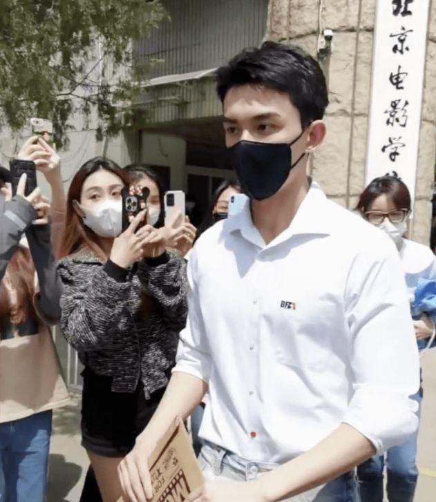 白老師演員,白老師演員,演藝之路的璀璨之星