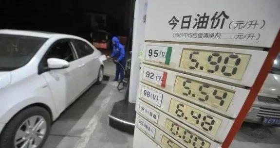 汽油價(jià)格92最新消息,汽油價(jià)格92最新消息，獲取與理解汽油定價(jià)機(jī)制的全攻略