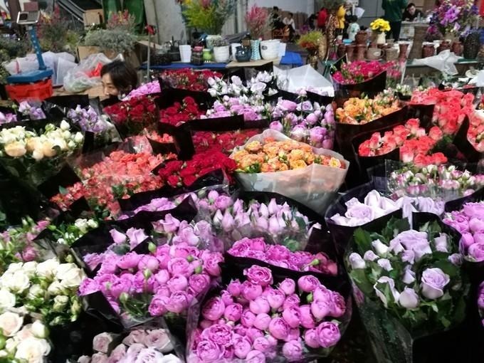 巷弄深處的繁花秘境,揭秘鮮花市場行情探秘