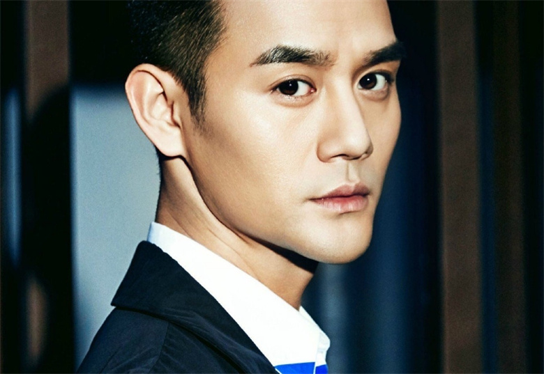 臉長(zhǎng)明星男必備科技神器，智能體驗(yàn)引領(lǐng)未來生活新潮流