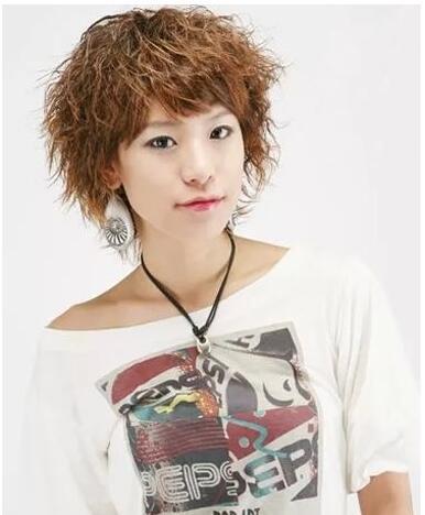 最新短發(fā)造型,時尚風(fēng)潮的演變與影響