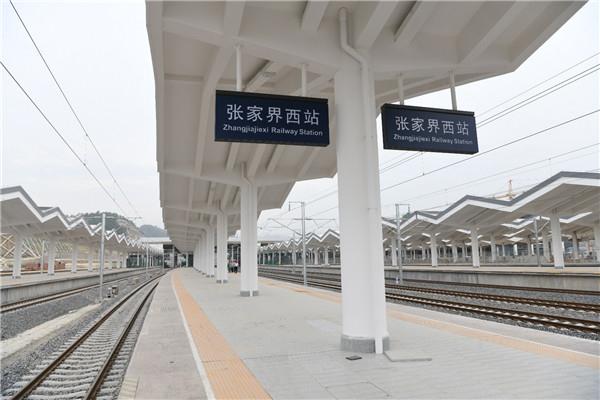 黔張常鐵路最新動態,黔張常鐵路最新動態，科技引領時代，重塑鐵路之旅