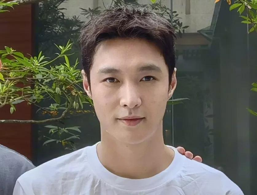 張藝興最新照片,張藝興最新照片陽光少年，魅力無限！