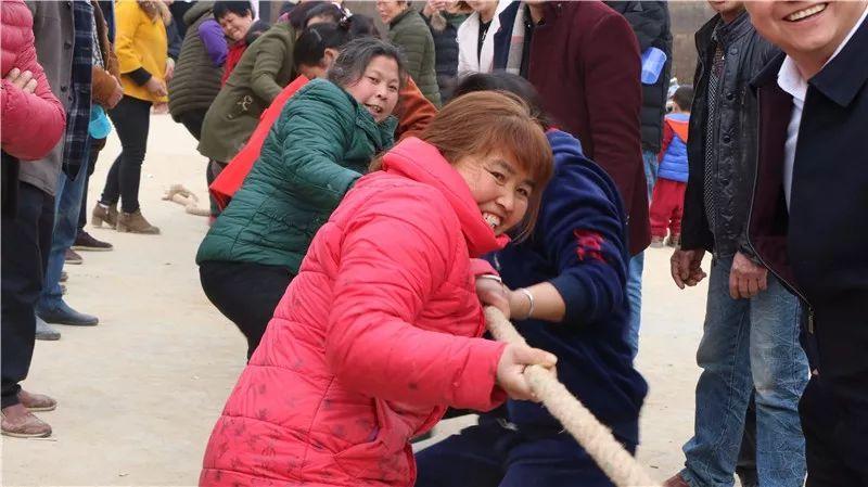 拔河比賽盛大通知，集結力量，共赴賽場！