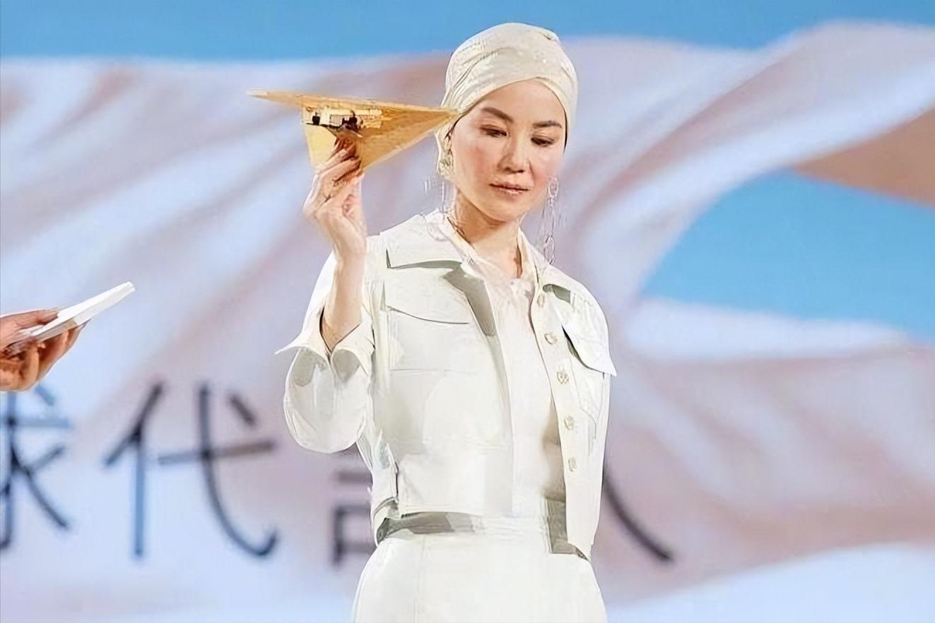 女明星內衣的秘密與小巷中的時尚殿堂揭秘