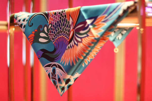 寶格麗圍巾價(jià)格與圖片,自然美景中的旅行探索風(fēng)尚