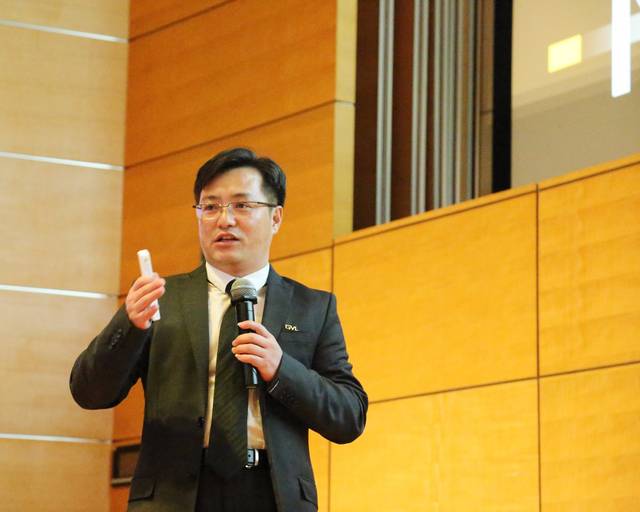 張堅演員,演技深度解析與個人立場探討