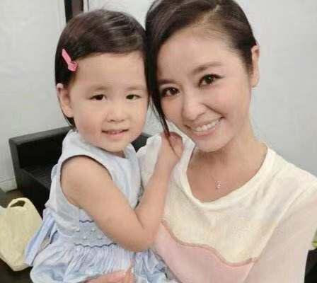 明星也穿紙尿褲?揭秘時尚新潮流背后的故事!