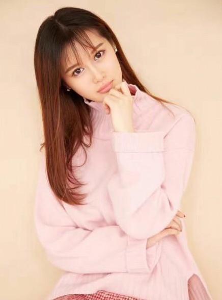 女演員李坤,超越熒幕的璀璨之星，女演員李坤的勵志故事