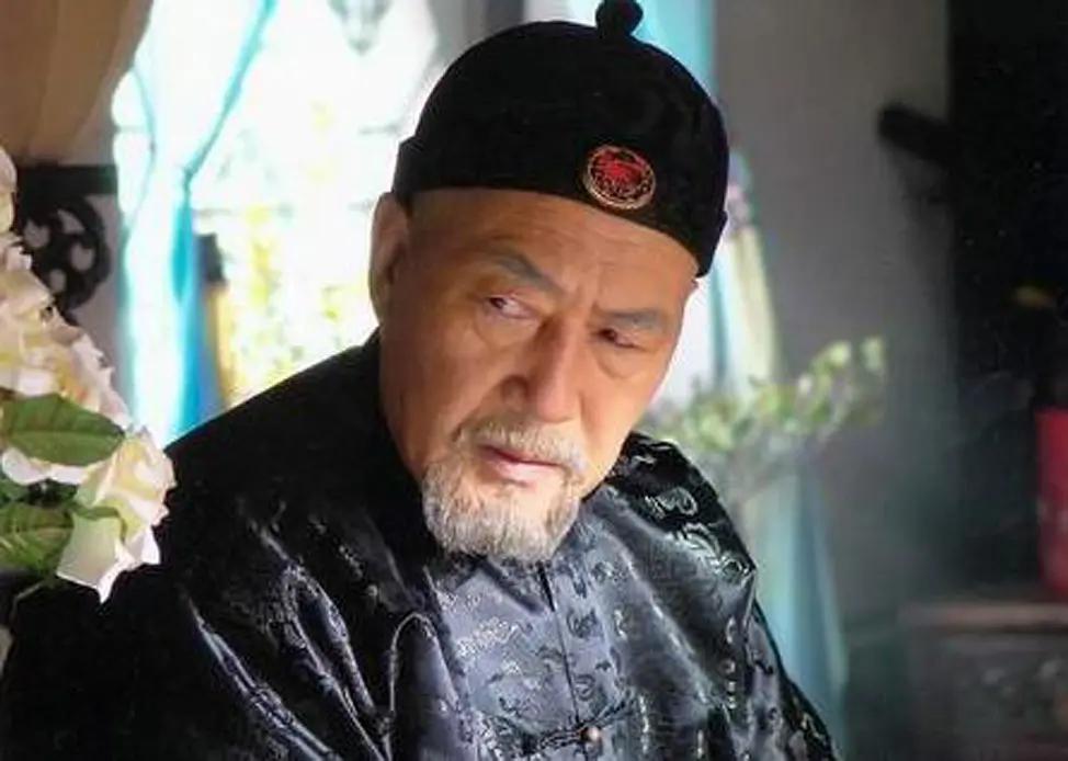 演員安靜,演員安靜，舞臺與鏡頭下的內斂之力