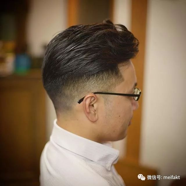 最新中年男士發型,最新中年男士發型，科技重塑魅力，引領潮流新風尚