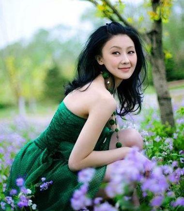 女明星燙發發型圖片,女明星燙發發型圖片，時尚風潮的演變與影響