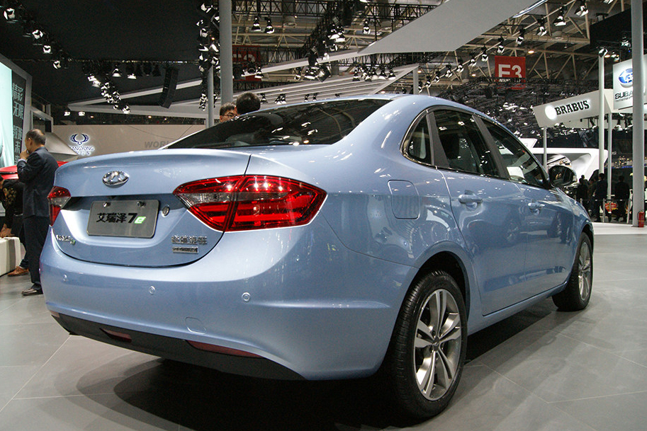 艾瑞澤7上市，主人公小李與他的朋友圈歡慶這一喜悅時刻！