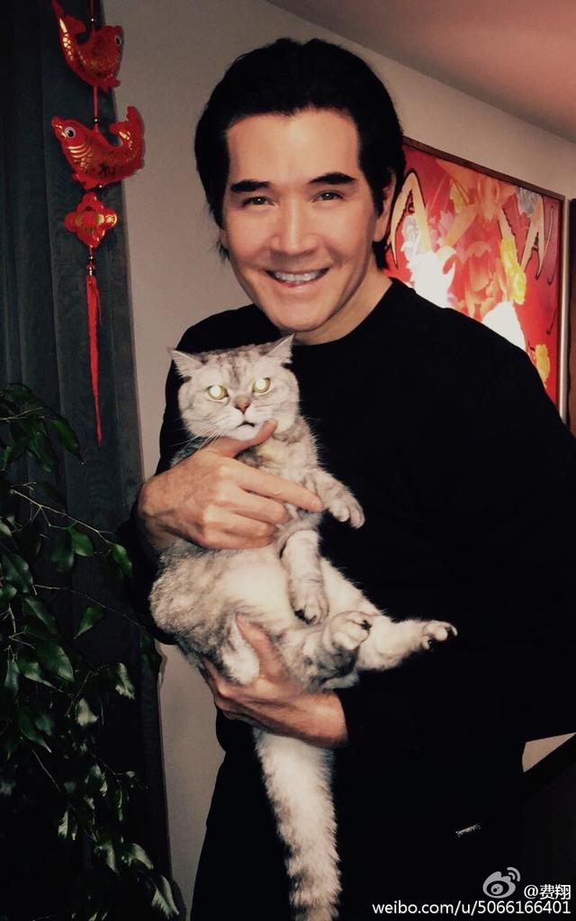 費翔微博更新揭秘，小巷神秘小店探險之旅！