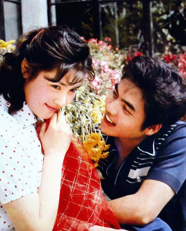 綠茵場(chǎng)上的輝煌與大自然寧?kù)o間的內(nèi)心平衡，一位21號(hào)足球明星的故事