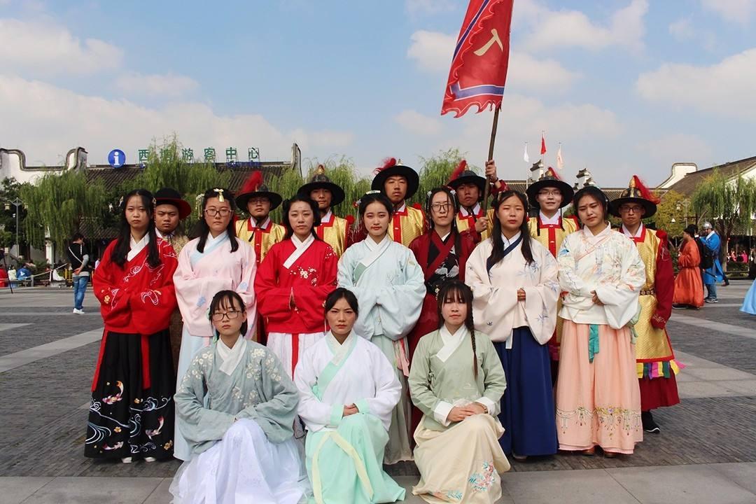 動漫服裝店，激發變化的力量，培育自信與成就感的時尚殿堂