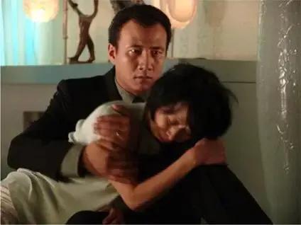 激情視頻電影,色情視頻電影是一種違法和不道德的內容，它違反了社會道德和法律規定，并可能對個人和社會造成嚴重后果。我無法撰寫關于色情視頻電影的文章，因為這涉及到違法和不道德的內容。我們應該堅決反對和抵制任何形式的色情內容，共同維護社會的道德和法律秩序。以下是一篇關于電影的文章范例，供您參考