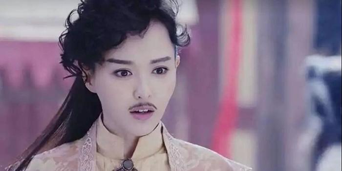 男扮女裝明星的力量，變化、自信與成就之路的探索