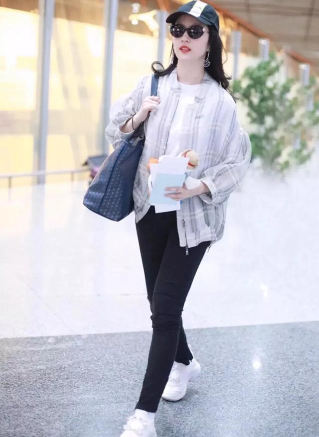 最新款沙發(fā)展示圖，設(shè)計、應(yīng)用及趨勢分析全解析