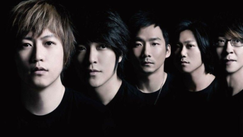 五人組合明星的溫馨日常風采展示