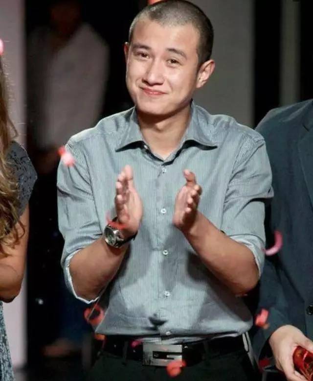 光頭男明星引領(lǐng)的高科技潮流，專屬產(chǎn)品體驗未來生活