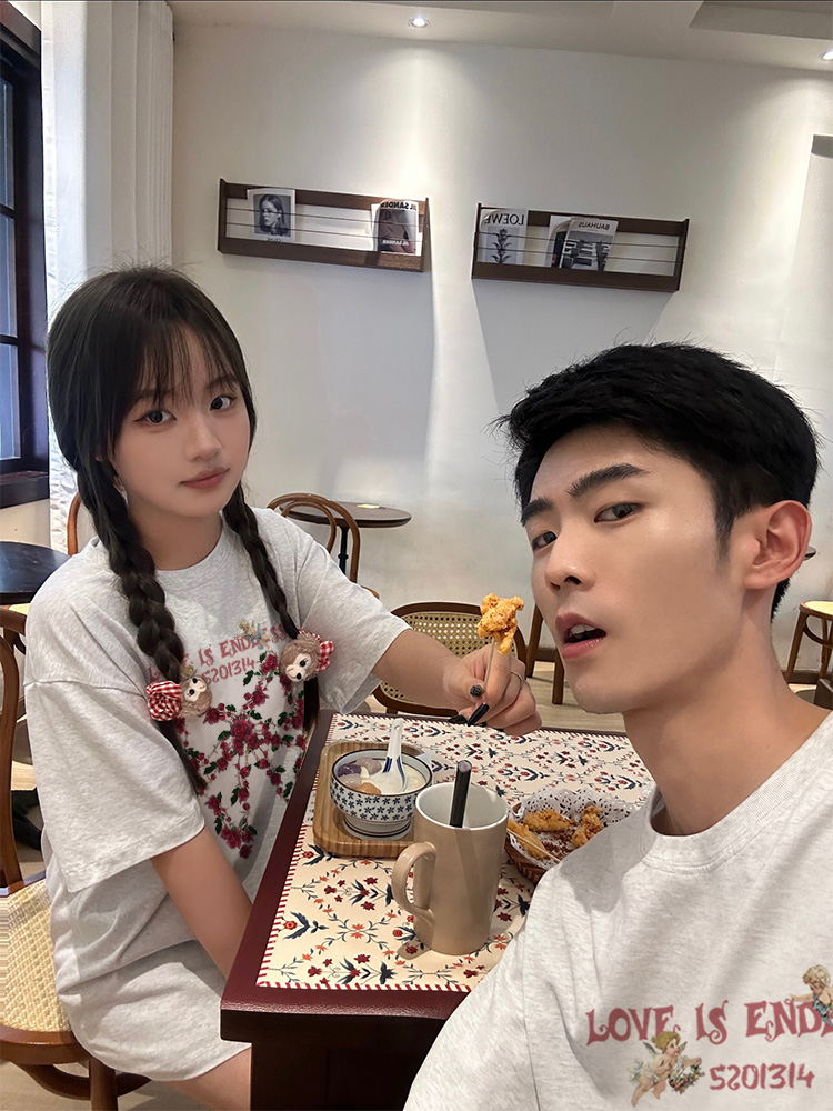 探索自然美景的浪漫之旅，最新國產情侶視頻合集