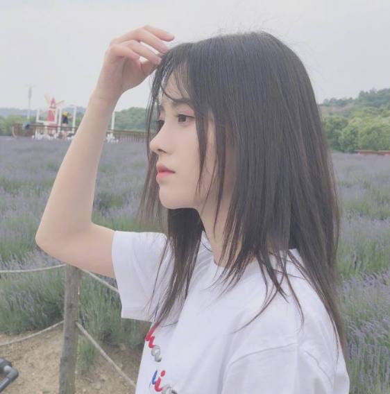 姓鞠的明星,變化的力量與自信的光芒閃耀娛樂圈