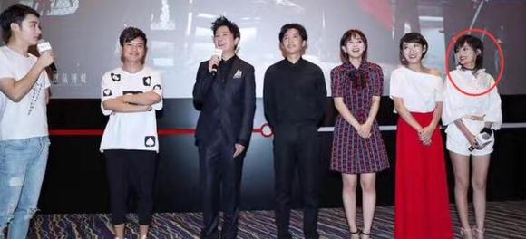 潘粵明與女演員牽手，心靈之旅的平靜尋覓