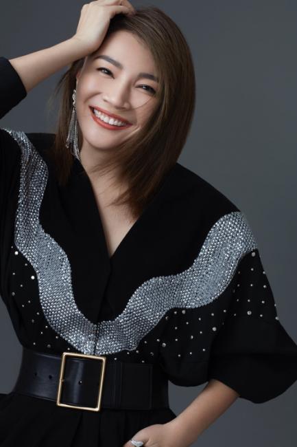 璀璨星光下的女演員張巖，魅力瞬間照片集