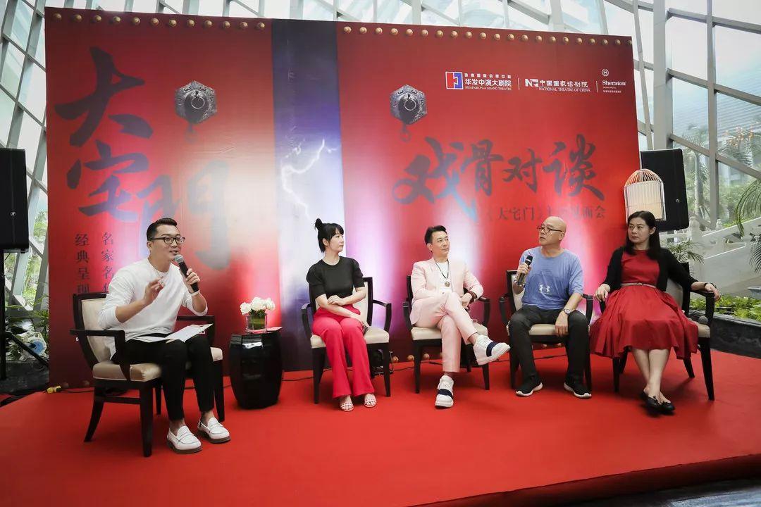 璀璨星光下的女演員張巖,魅力瞬間照片集