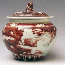 釉里紅瓷器價格揭秘，歷史背景、價值評估與時代地位