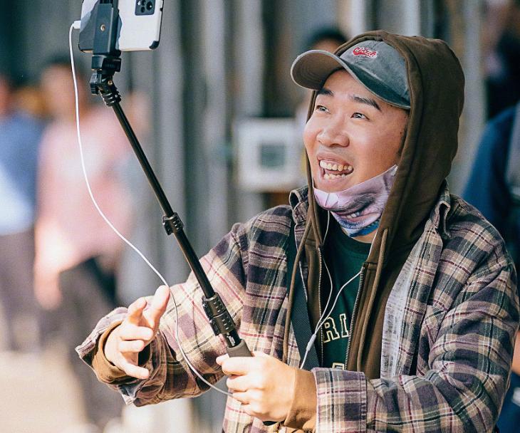 與大鵬同行的女演員，變化、自信與成就的力量展現(xiàn)