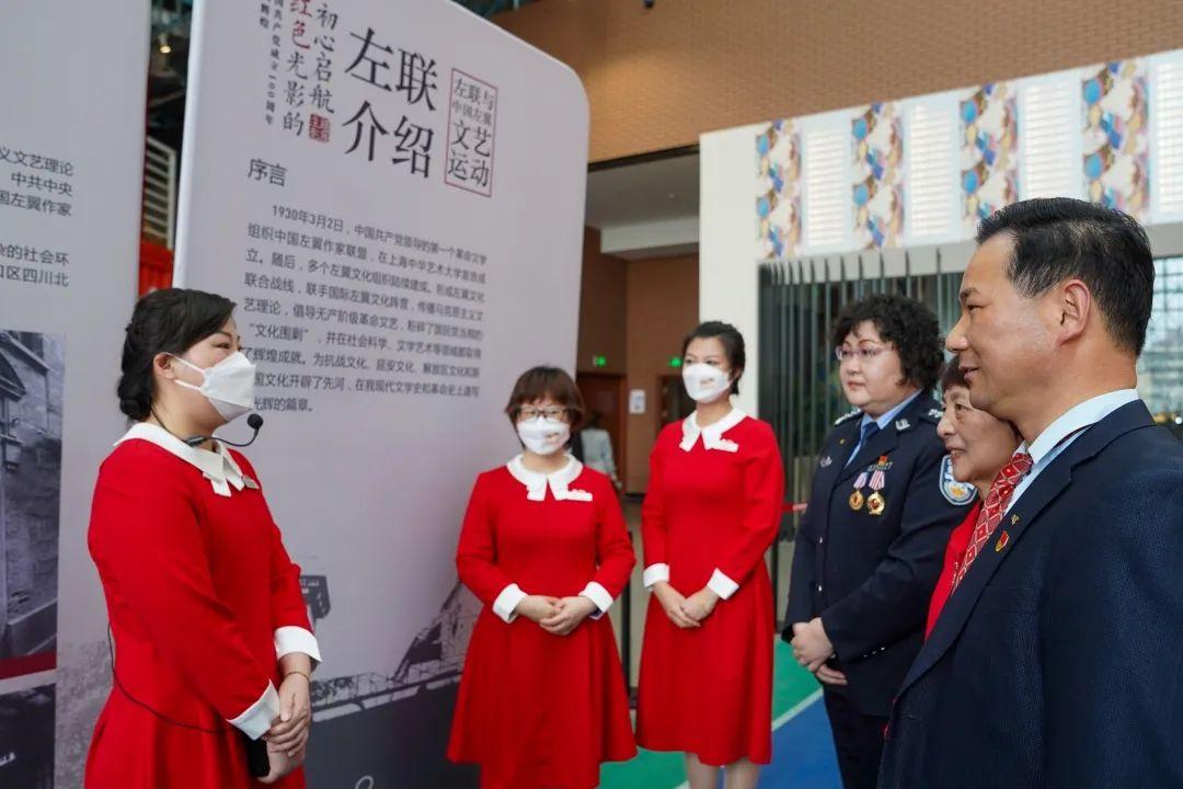 左翼電影，掀起革命浪潮，展現高科技魅力